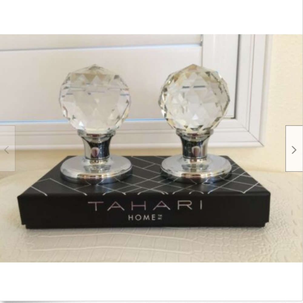 TAHARI HOME Set of 2 DOOR KNOBS